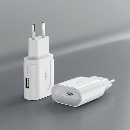 REMAX RP-U32 Cole Series (2 in 1) 8 Pin Charging Base for AirPods and 2.1A Charger EU - White - Image 3