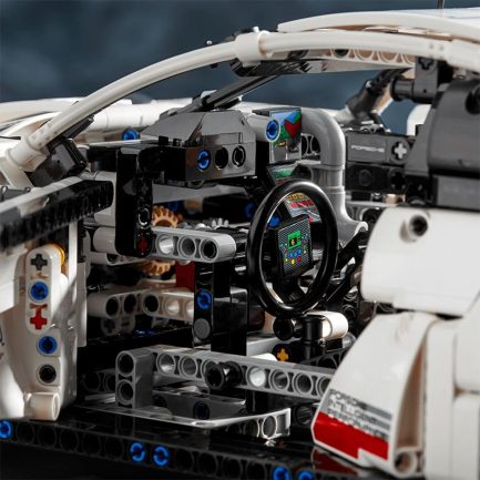 LEGO® Technic: Porsche 911 RSR 42096 (1580 Pieces) - Image 4
