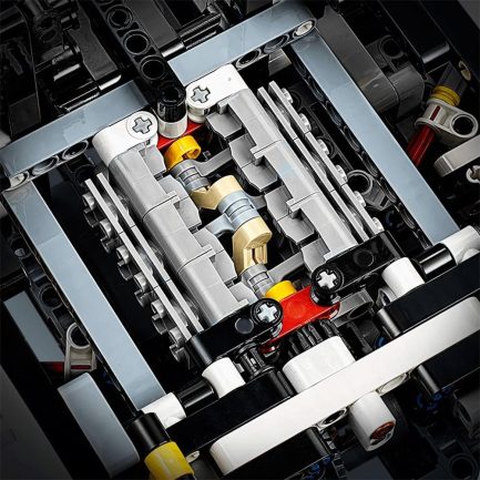 LEGO® Technic: Porsche 911 RSR 42096 (1580 Pieces) - Image 5