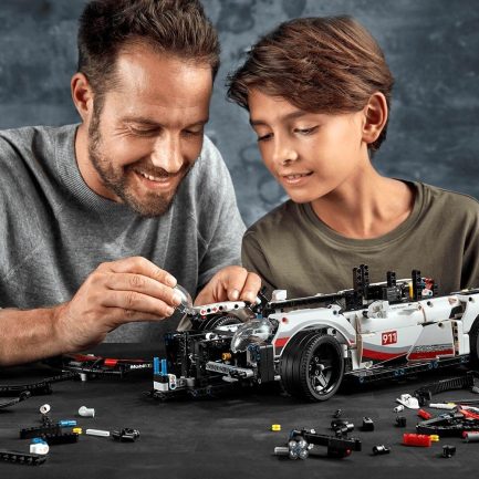 LEGO® Technic: Porsche 911 RSR 42096 (1580 Pieces) - Image 6