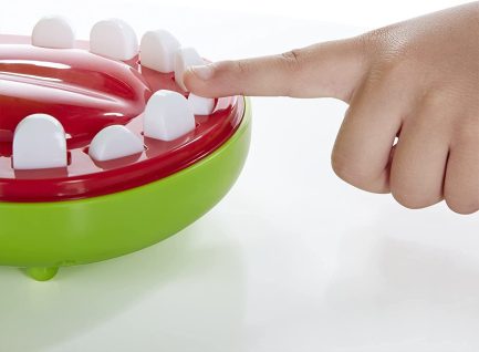 Παιχνιδολαμπάδα Hasbro Crocodile Dentist Κροκοδειλοδοντάκιας - Επιτραπέζιο (Greek) (E4898) - Image 7