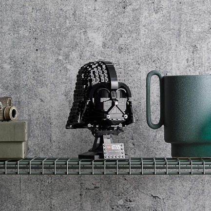 LEGO® Star Wars™: Darth Vader Helmet (75304) - Image 7