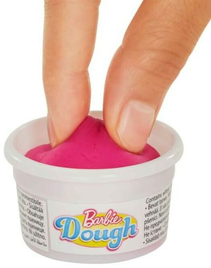 Παιχνιδολαμπάδα Mattel Barbie - Νέο Ζαχαροπλαστείο Playset Με Κούκλα, Ροζ Μαλλιά, Σταθμός Αρτοποιίας (HGB73) - Image 3