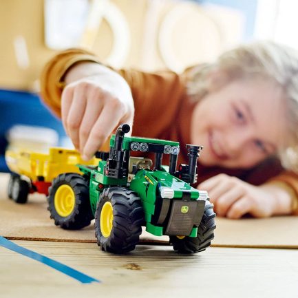 LEGO®Technic John Deere 9620R 4WD Tractor (42136) (390 Pieces) - Image 3
