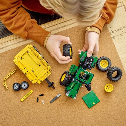 LEGO®Technic John Deere 9620R 4WD Tractor (42136) (390 Pieces) - Image 5