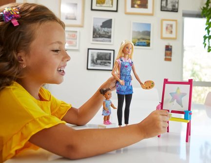 Παιχνιδολαμπάδα Mattel Barbie: You Can be Anything - Δασκάλα Ζωγραφικής (GJM29) - Image 3