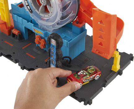 Παιχνιδολαμπάδα Mattel Hot Wheels - Συνεργείο Ελαστικών (HDP02) - Image 4