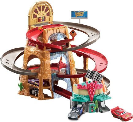 Mattel Disney Cars: Τα Μπουζί της Ωραίας Ελένης Κόντρες στο Βουνό - Σετ Παιχνιδιού (GTK90) - Image 2