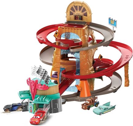Mattel Disney Cars: Τα Μπουζί της Ωραίας Ελένης Κόντρες στο Βουνό - Σετ Παιχνιδιού (GTK90) - Image 4