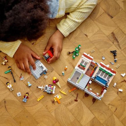 LEGO®Creator Κατάστημα με Νουντλ στο Κέντρο της Πόλης (31131) - Image 2