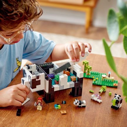 LEGO Minecraft The Panda Haven (21245) - Image 4