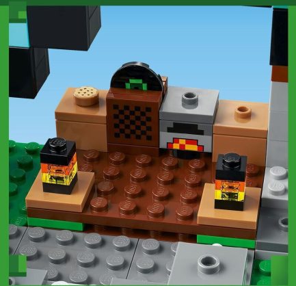 LEGO Minecraft The Sword Outpost (21244) - Image 5