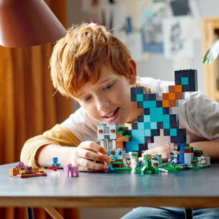 LEGO Minecraft The Sword Outpost (21244) - Image 9