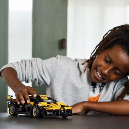 LEGO Technic Bugati Bolide (42151) - Image 3