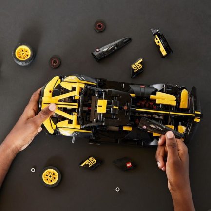 LEGO Technic Bugati Bolide (42151) - Image 7