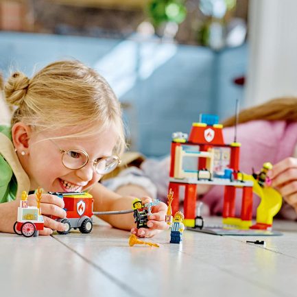 LEGO City Fire Station & Fire Truck Πυροσβεστικός Σταθμός Και Πυροσβεστικό Φορτηγό (60375) - Image 7