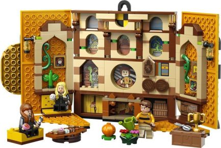 LEGO Harry Potter Hufflepuff House Banner (76412) - Image 9
