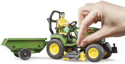 Bruder Τρακτεράκι για γκαζόν John Deere με κηπουρό και τρέιλερ (62104) - Image 7