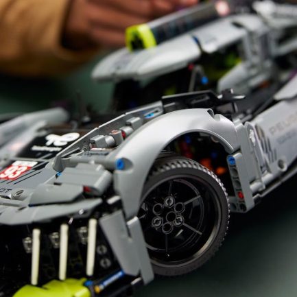 LEGO Technic - PEUGEOT 9X8 24H Le Mans Hybrid Hypercar (42156) - Image 2