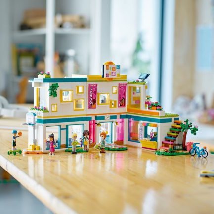 LEGO Friends Heartlake International School (41731) - Image 4