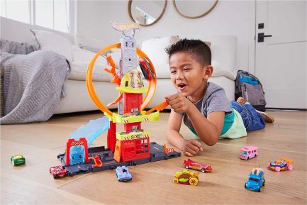 Παιχνιδολαμπάδα Mattel Πίστα Hot Wheels City Super Loop Fire Station για 4+ Ετών (HKX41) - Image 3