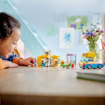 LEGO Friends Dog Rescue Van (41741) - Image 9