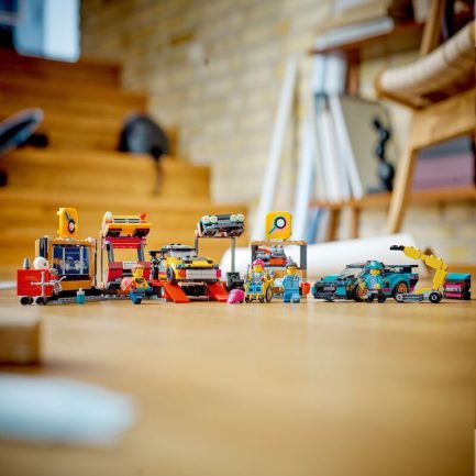 LEGO City Custom Car Garage (60389) - Image 10