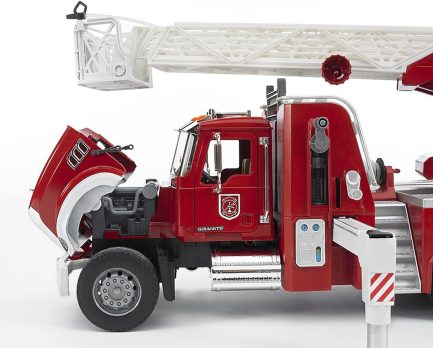 Bruder Φορτηγό Mack Granite πυροσβεστικής με πραγματική μάνικα νερού ,Φώτα & ήχους (#02821) - Image 12