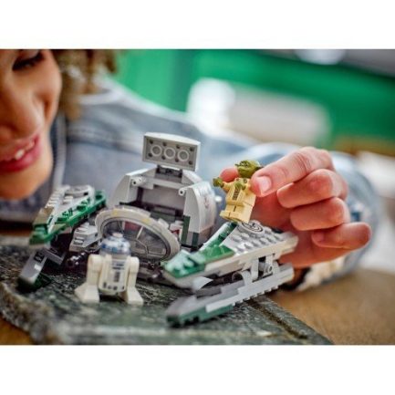 LEGO Star Wars Yoda's Jedi Starfighter (75360) - Image 3