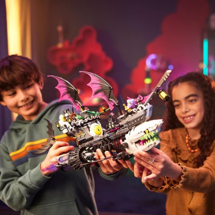 LEGO DreamZzz Nightmare Shark Ship (71469) - Image 3