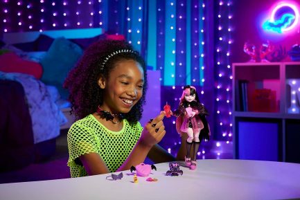 Mattel Monster High: Count Fabulous - Draculaura (HHK51) - Image 3
