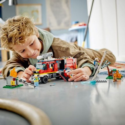 LEGO City Fire Command Truck (60374) - Image 5