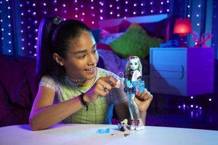 Mattel Monster High: Watzie - Frankie Stein Doll (HHK53) - Image 3