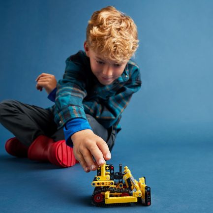 LEGO Technic Heavy Duty Bulldozer (42163) - Image 5