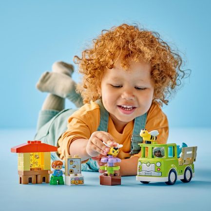 LEGO® DUPLO®: Caring For Bees & Beehives (10419) - Image 5