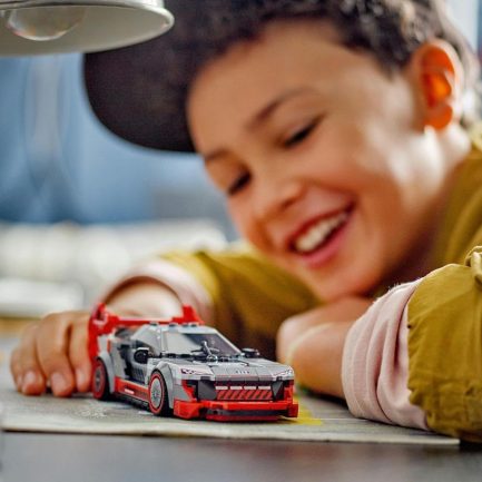 LEGO Speed Champions Audi S1 E-Tron Quattro Race Car (76921) - Image 3