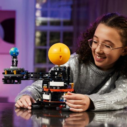 LEGO Technic Planet Earth And Moon In Orbit (42179) - Image 3
