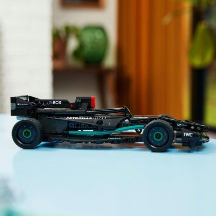 LEGO Technic Mercedes-AMG W14 E Performance (42165) - Image 5