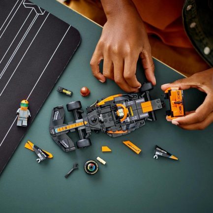 LEGO Speed Champions 2023 McLaren Formula 1 Race Car (76919) - Image 4