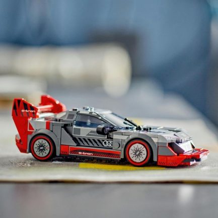 LEGO Speed Champions Audi S1 E-Tron Quattro Race Car (76921) - Image 5