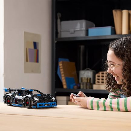 LEGO Technic Porsche GT4 e-Performance Racing Car, Remote Controlled (42176) - Image 6