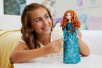 Mattel Disney: Princess - Merida Doll (HLW13) - Image 3