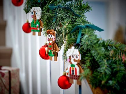 Lego Gingerbread Ornaments - Christmas (40642) - Image 3