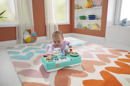 Fisher-Price Eκπαιδευτικό Μουσικό Τραπέζι Dj με Φώτα και Ήχους (Αγγλικά, Εληνικά & Τούρκικα) (HRB61) - Image 5