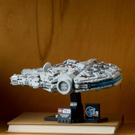 LEGO®Star Wars Millennium Falcon (75375) - Image 5