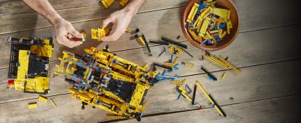 Lego Technic: App-Controlled Cat D11 Bulldozer για 18+ ετών (42131) - Image 5
