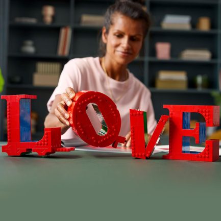 LEGO® Art: LOVE (31214) - Image 4