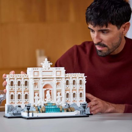 LEGO® Architecture: Trevi Fountain (21062) - Image 9