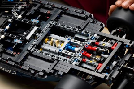LEGO® Technic: Αυτοκίνητο Oracle Red Bull Racing RB20 F1 (42206) - Image 6