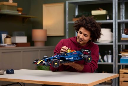 LEGO® Technic: Αυτοκίνητο Oracle Red Bull Racing RB20 F1 (42206) - Image 7